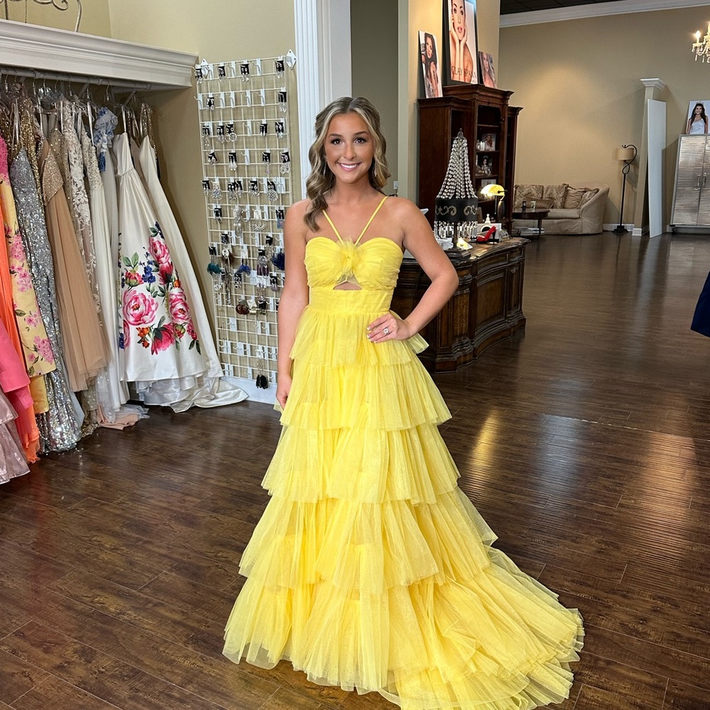 Sherri Hill dress. It’s gorgeous! Size 2. Only worn once.